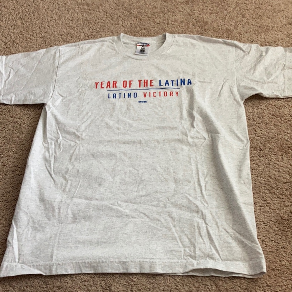 T-shirt Latino Victory